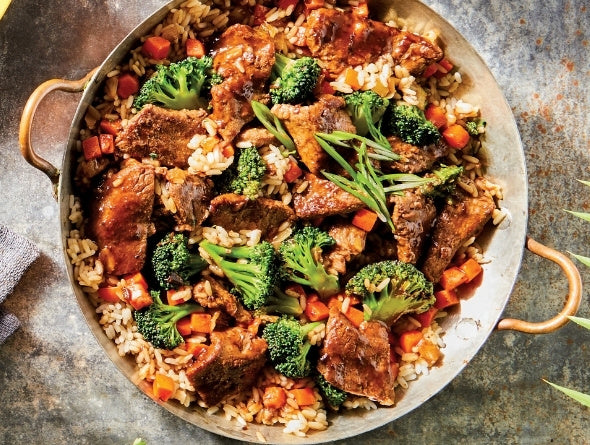 Trousse repas surgelée de bœuf teriyaki sur fond gris