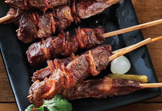 Brochettes de bœuf et bacon